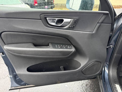 2022 Volvo XC60 B5 Momentum