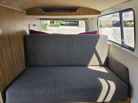 1971 Volkswagen Camper Bus