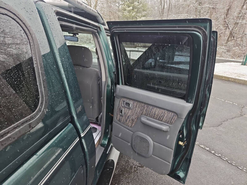 2000 Nissan Frontier SE