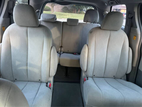 2011 Toyota Sienna Base 7-Passenger