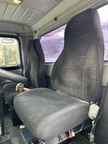 2006 Peterbilt 335 Mechanic's Truck