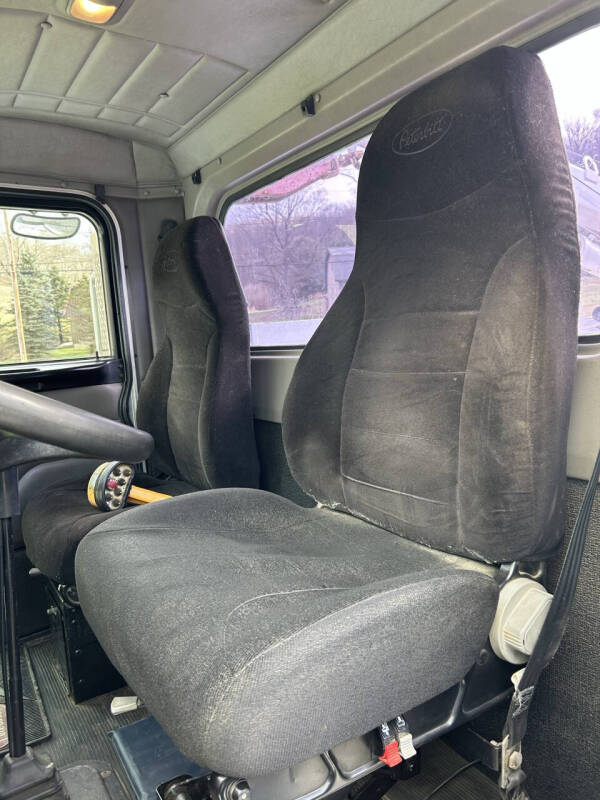 2006 Peterbilt 335 Mechanic's Truck