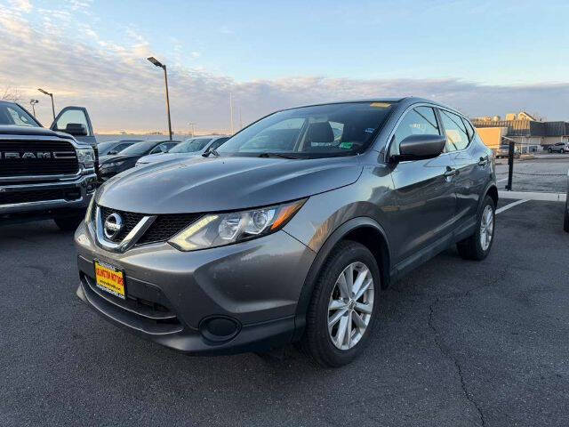 2017 Nissan Rogue Sport S's photo