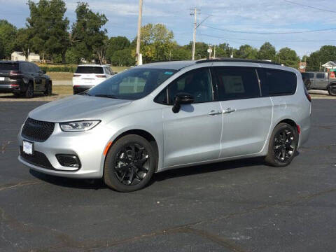 2026 Chrysler Pacifica Select