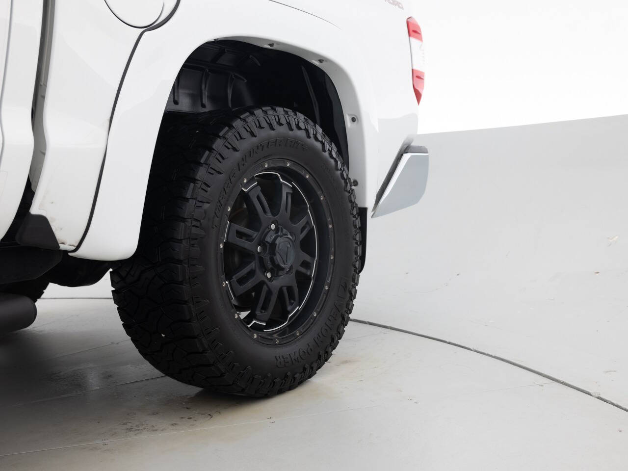 Used Car 2017 Toyota Tundra  Sr5 4x4 4dr Crewmax Cab Pickup Sb (5.7l V8 Ffv) For Sale Under $30,000 In Coal City, Illinois