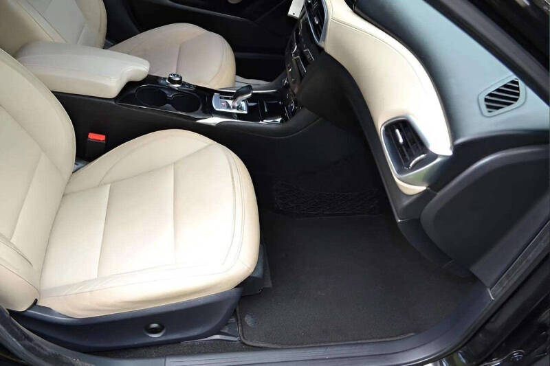 2017 Infiniti QX30 Luxury