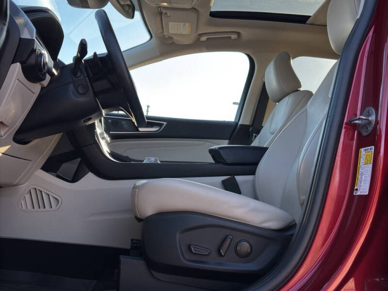 2022 Ford Edge Titanium