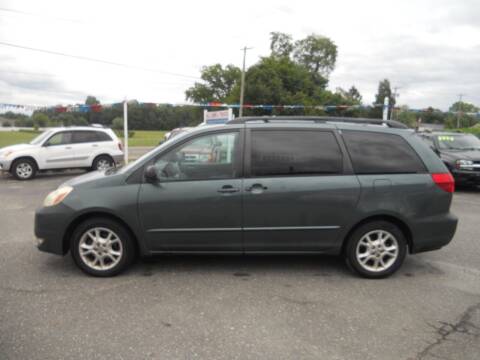 2004 Toyota Sienna for sale at All Cars and Trucks in Buena NJ