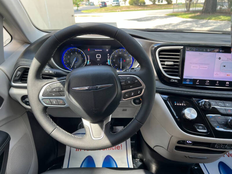 2024 Chrysler Pacifica Touring L