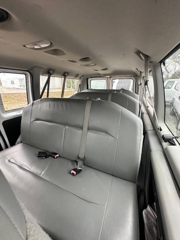 2011 Ford E-Series E-350 SD XL