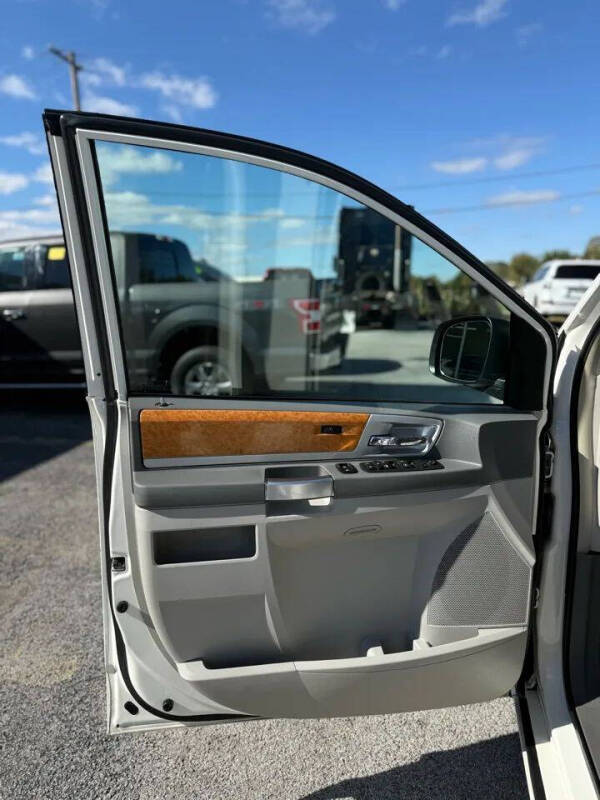2008 Chrysler Town and Country Limited