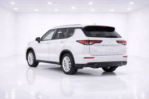 2023 Mitsubishi Outlander ES