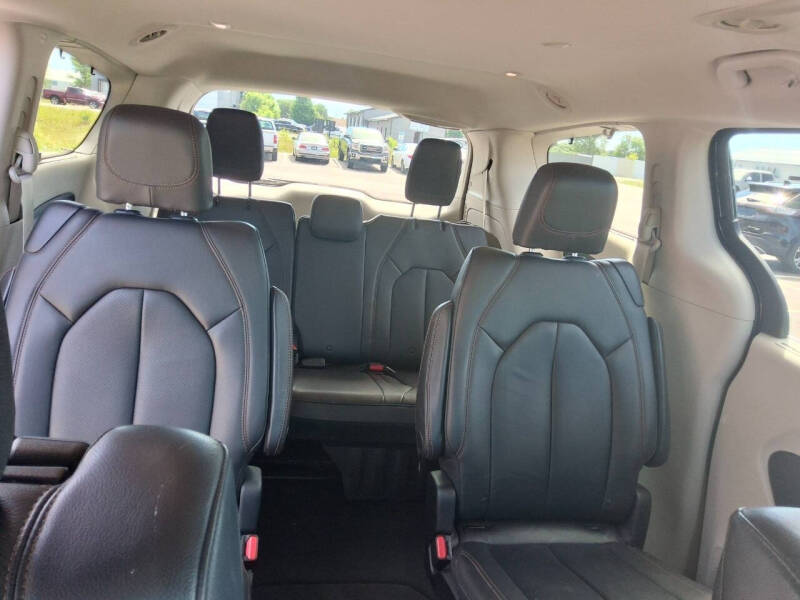 2017 Chrysler Pacifica Touring-L Plus