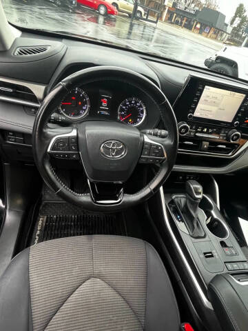 2020 Toyota Highlander LE