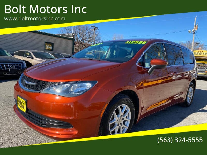 2018 Chrysler Pacifica for sale at Bolt Motors Inc in Davenport IA