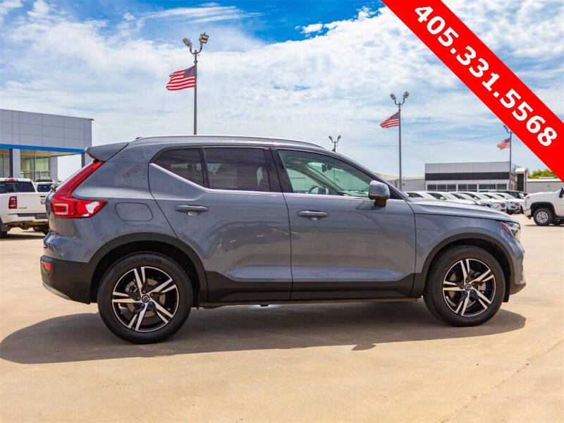 2023 Volvo XC40 B5 Plus Bright Theme