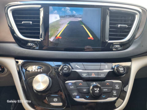 2017 Chrysler Pacifica Touring-L Plus