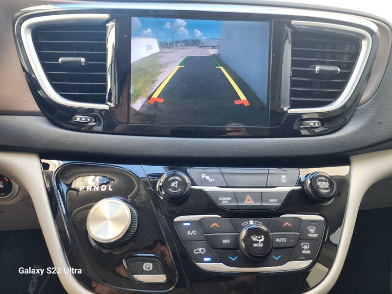 2017 Chrysler Pacifica Touring-L Plus