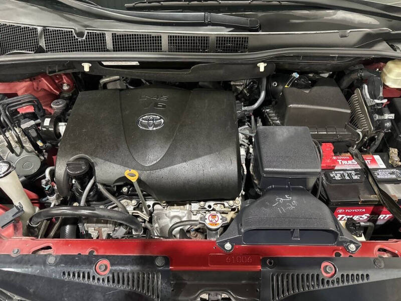 2017 Toyota Sienna SE Premium 8-Passenger