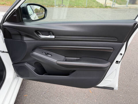 2021 Nissan Altima 2.5 SR