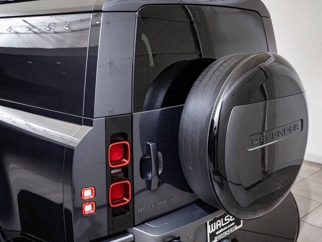 2024 Land Rover Defender 130 P400 Outbound