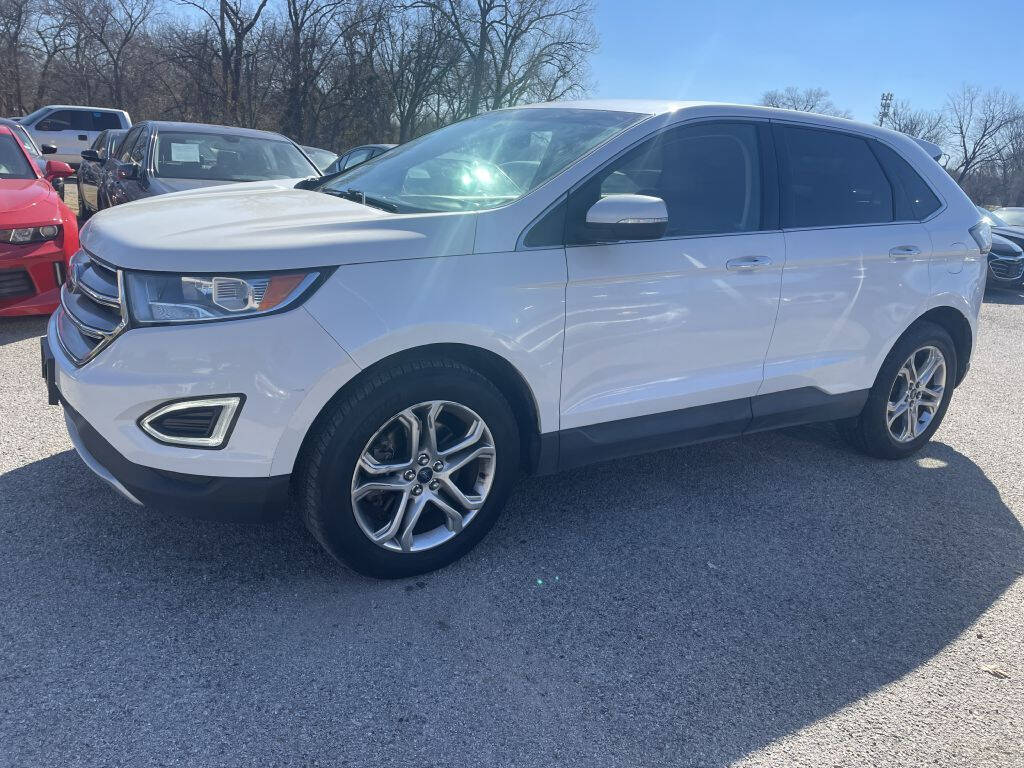 Off white 2016 Ford Edge Titanium AWD Titanium 4dr Crossover 1