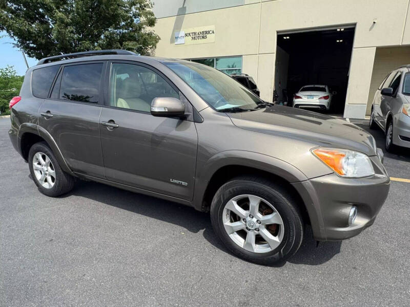 2010 Toyota RAV4 Limited's photo