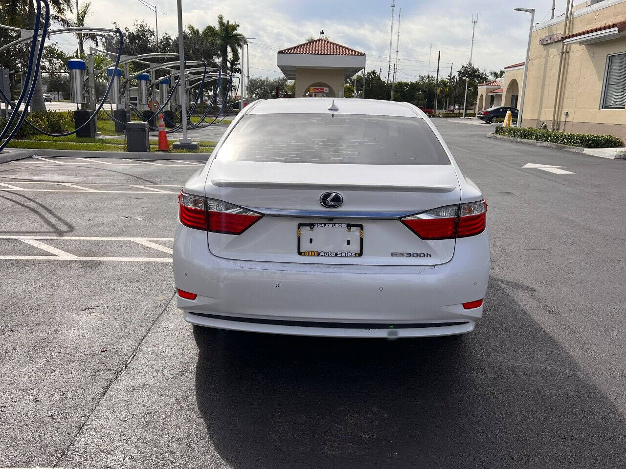 2014 LEXUS ES Sedan - $13,500