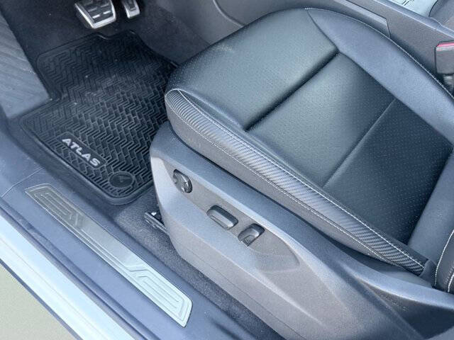 2021 Volkswagen Atlas Cross Sport V6 SE R-Line