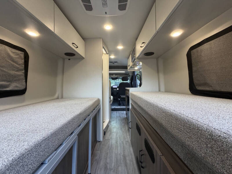 2024 Thor Motor Coach Dazzle