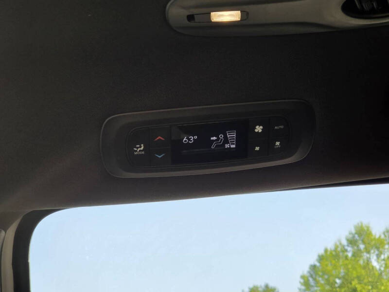 2025 Chrysler Pacifica Select - Photo 12