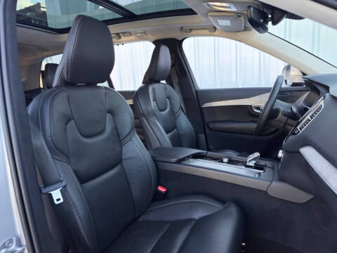2023 Volvo XC90 Recharge T8 Ultimate Bright Theme 6P