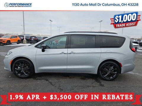2026 Chrysler Pacifica Select