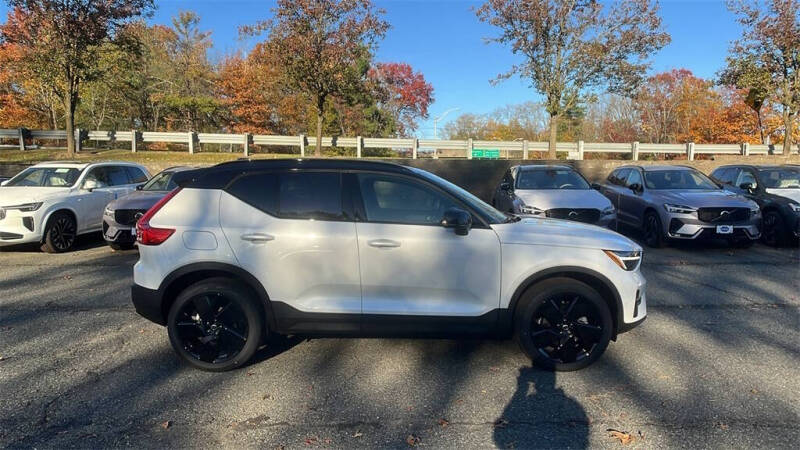 2026 Volvo XC40 B5 Ultra Black Edition