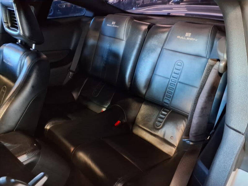 2005 Ford Mustang GT Premium