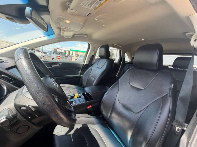 2020 Ford Edge Titanium