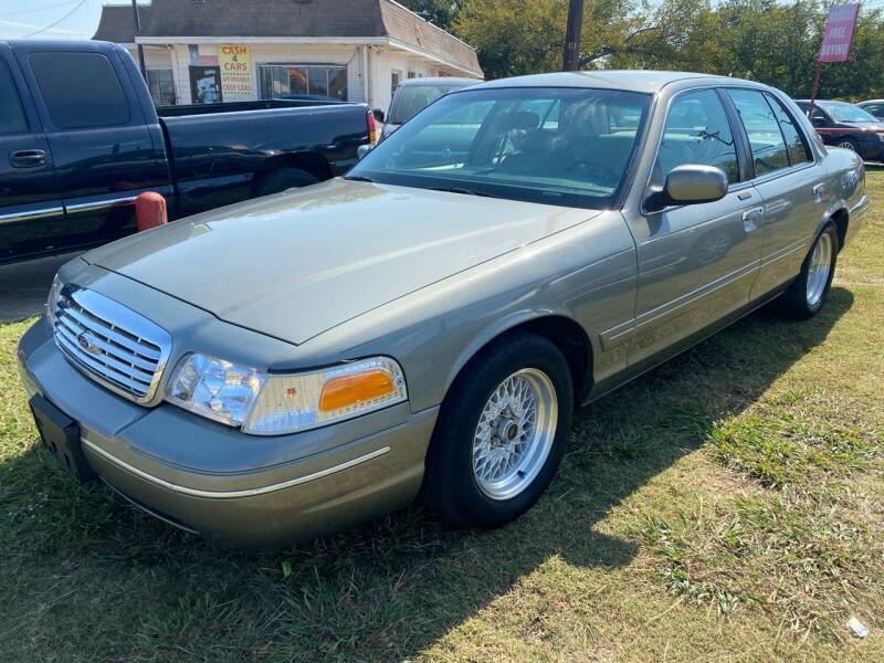 1998 Ford Crown Victoria for sale at Texas Select Autos LLC in Mckinney TX