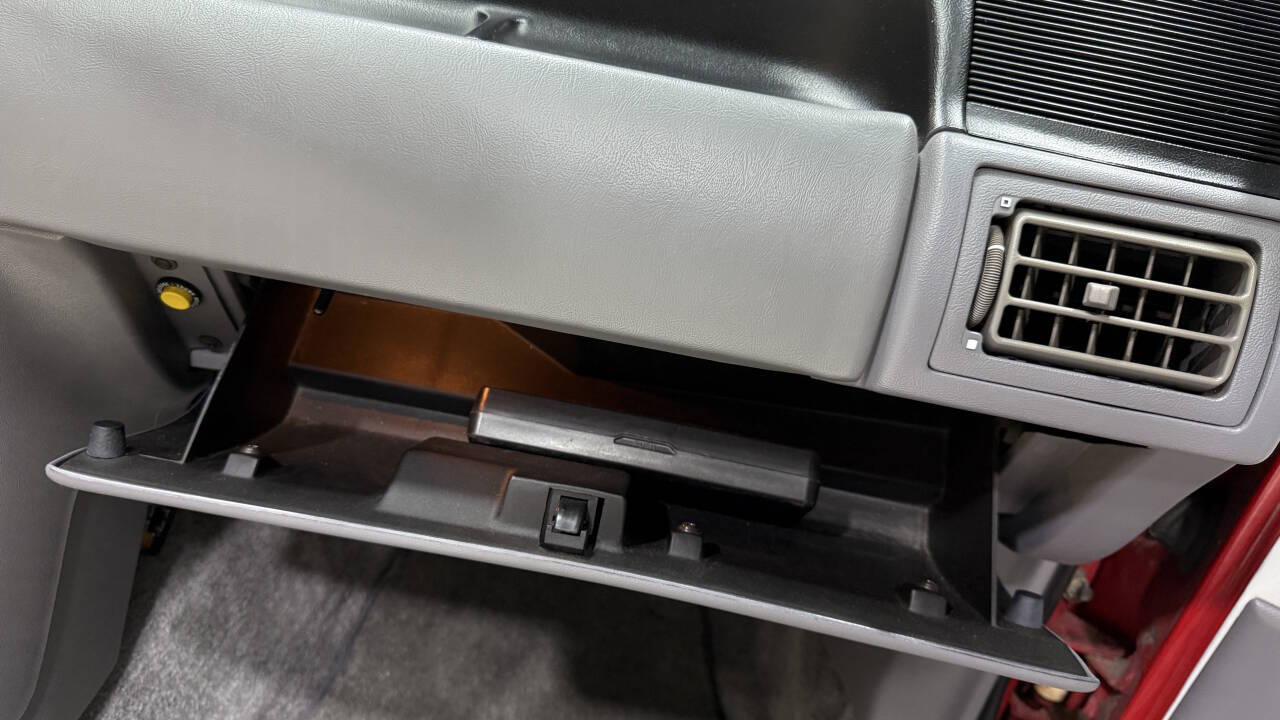 1993 Ford Mustang 47