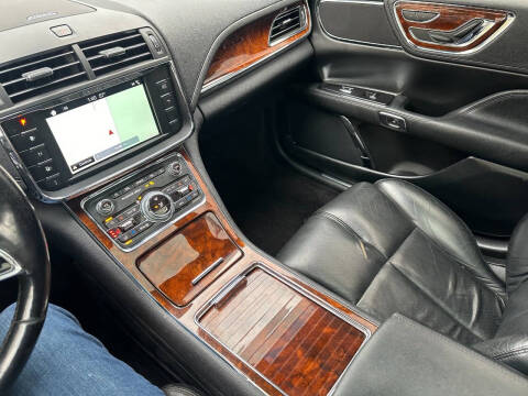 2017 Lincoln Continental Select