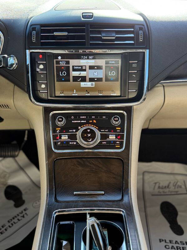 2017 Lincoln Continental Select