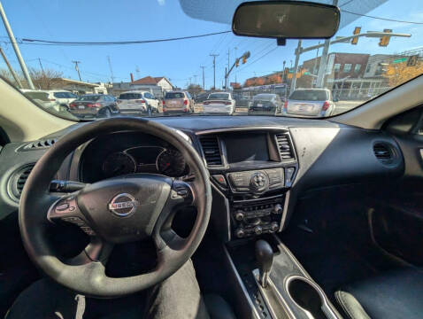 2017 Nissan Pathfinder S