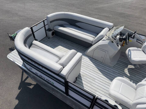 2017 Crest II 230 SLC