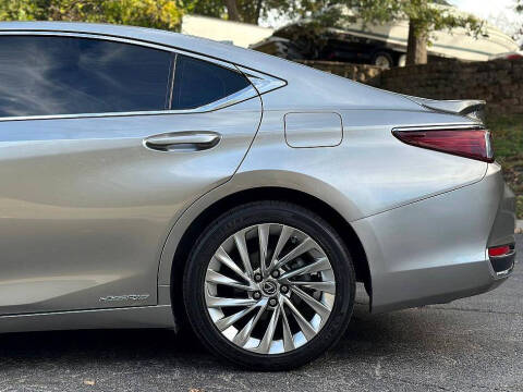 2021 Lexus ES 300h Ultra Luxury