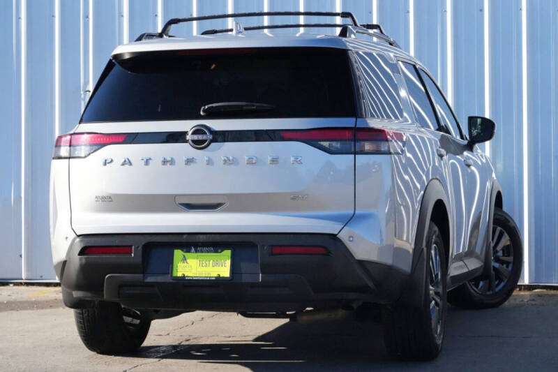 2022 Nissan Pathfinder SV