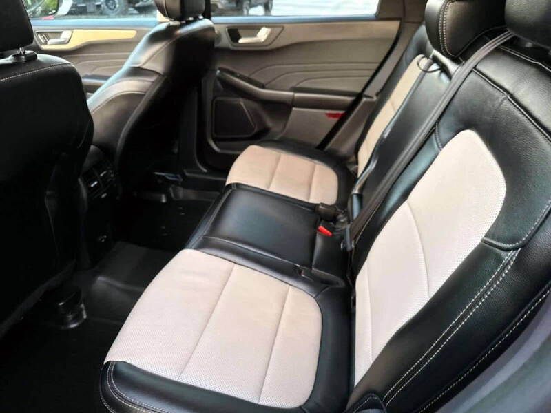 2022 Ford Escape Titanium