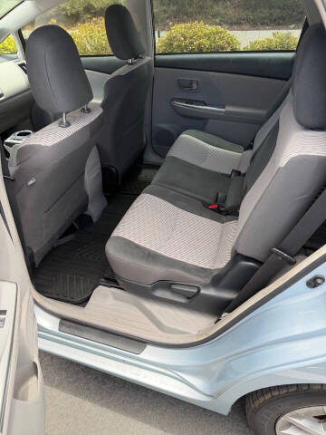 2015 Toyota Prius v Three