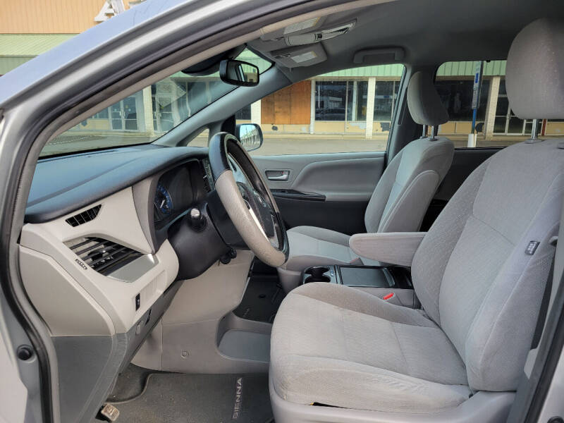 2019 Toyota Sienna LE 8-Passenger