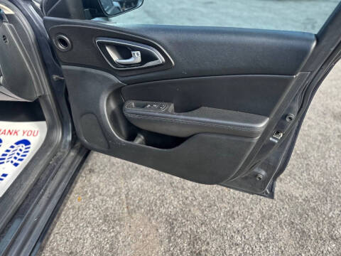 2016 Chrysler 200 Limited