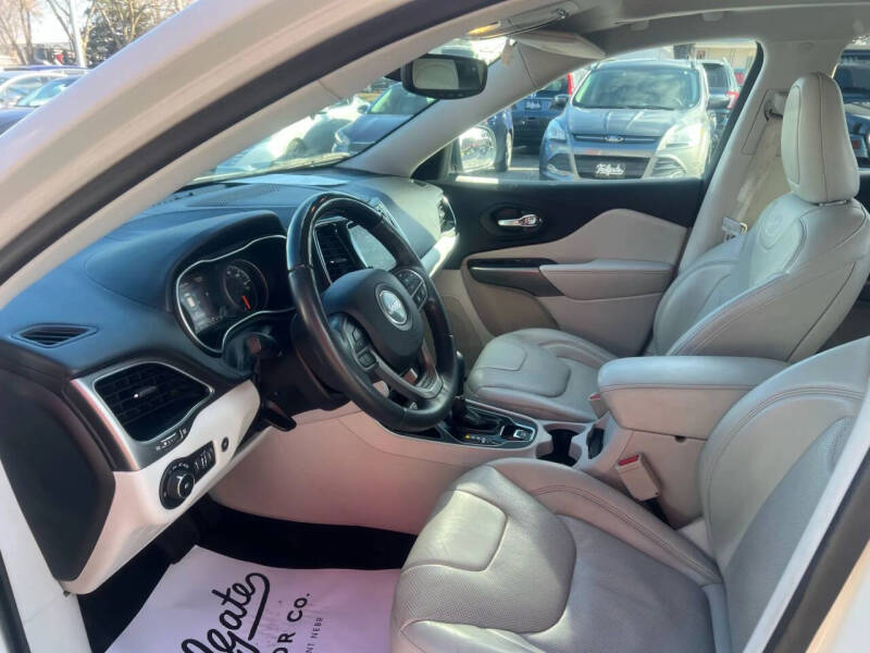 2019 Jeep Cherokee Overland