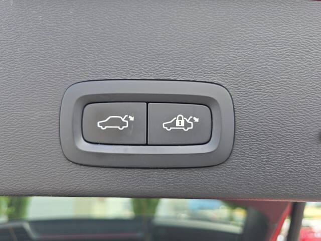 2021 Volvo XC40 T5 R-Design